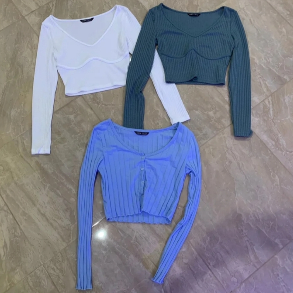 bundle of 3 longsleeves